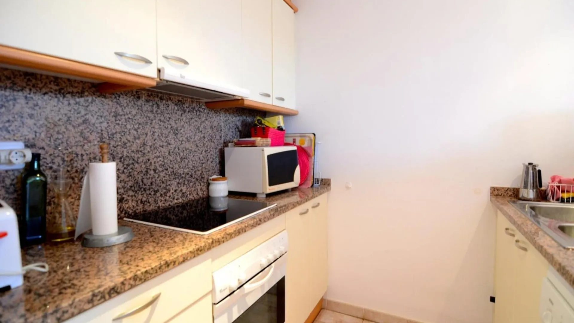 3-Bedroom Apartment In Pals