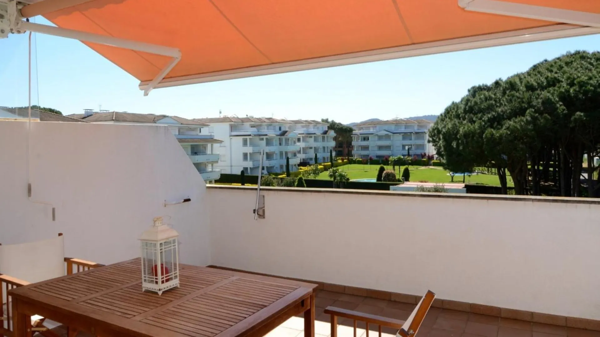 3-Bedroom Apartment In Pals
